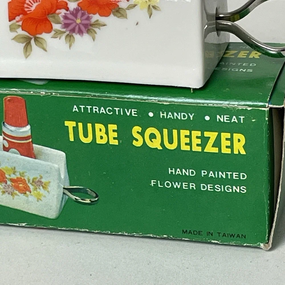 Vintage Ceramic Toothpaste Tube Squeezer Floral Roller Key New in Box